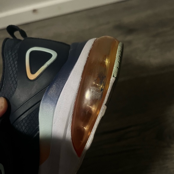 Used Fabletics sneaker - Picture 4 of 7